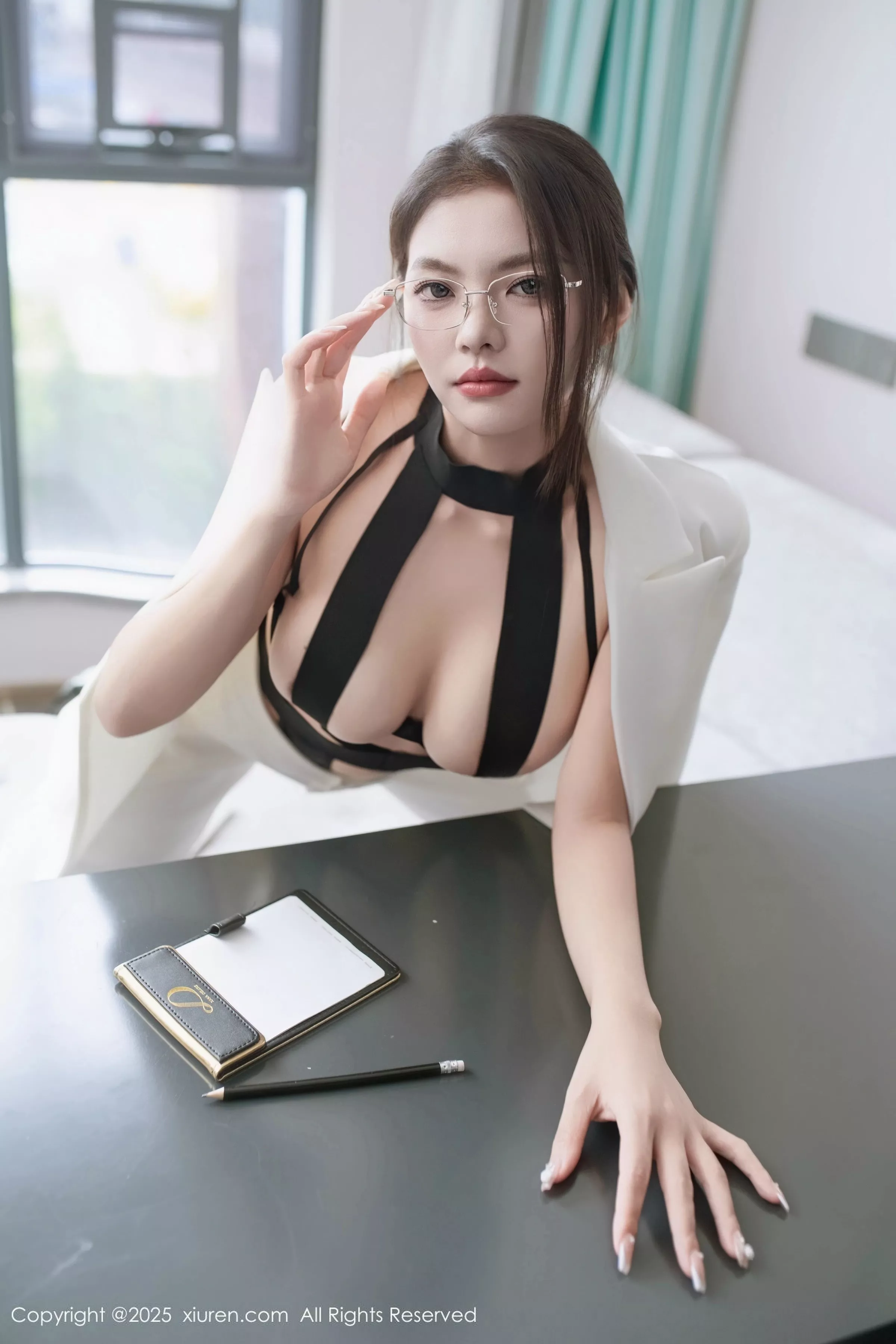 Xgyw.Org_[XiuRen秀人网]No.10464_新人模特冬安白色西服露黑色情趣内衣配黑丝袜秀丰满身材诱惑写真94P