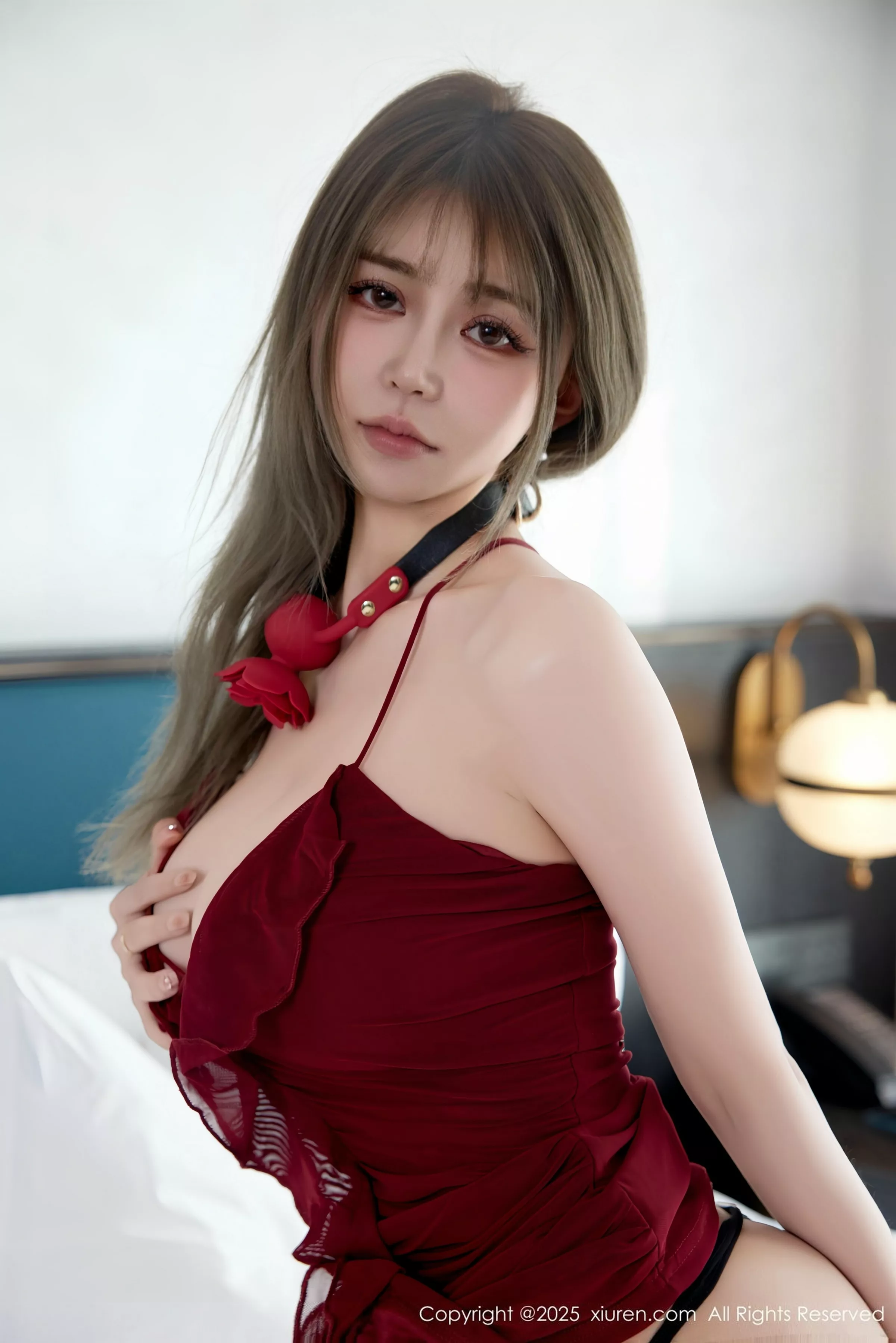 Xgyw.Org_[XiuRen秀人网]No.10466_模特Zoe柚柚性感红色连衣短裙配黑丝袜秀凹凸身材撩人诱惑写真70P