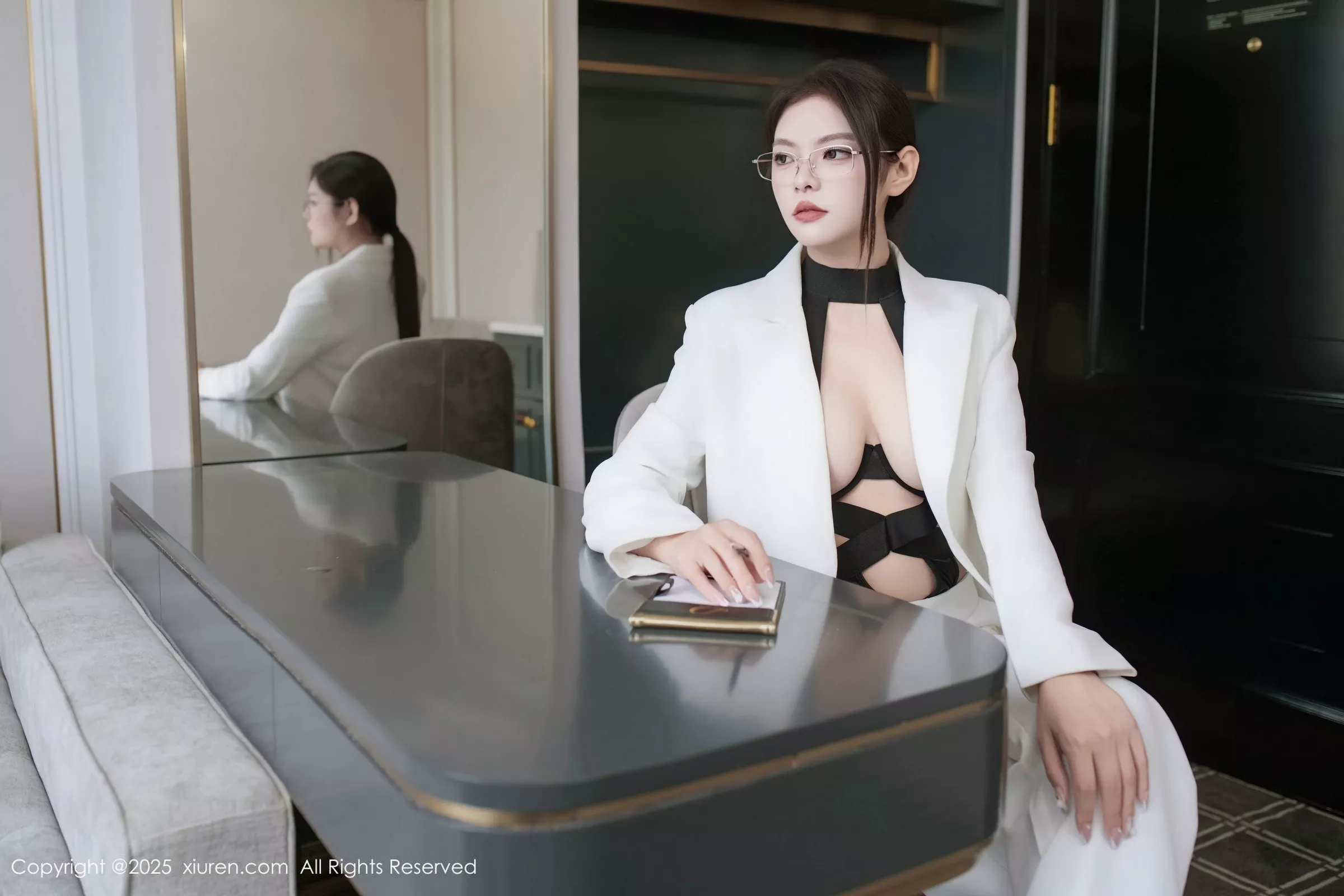 Xgyw.Org_[XiuRen秀人网]No.10464_新人模特冬安白色西服露黑色情趣内衣配黑丝袜秀丰满身材诱惑写真94P