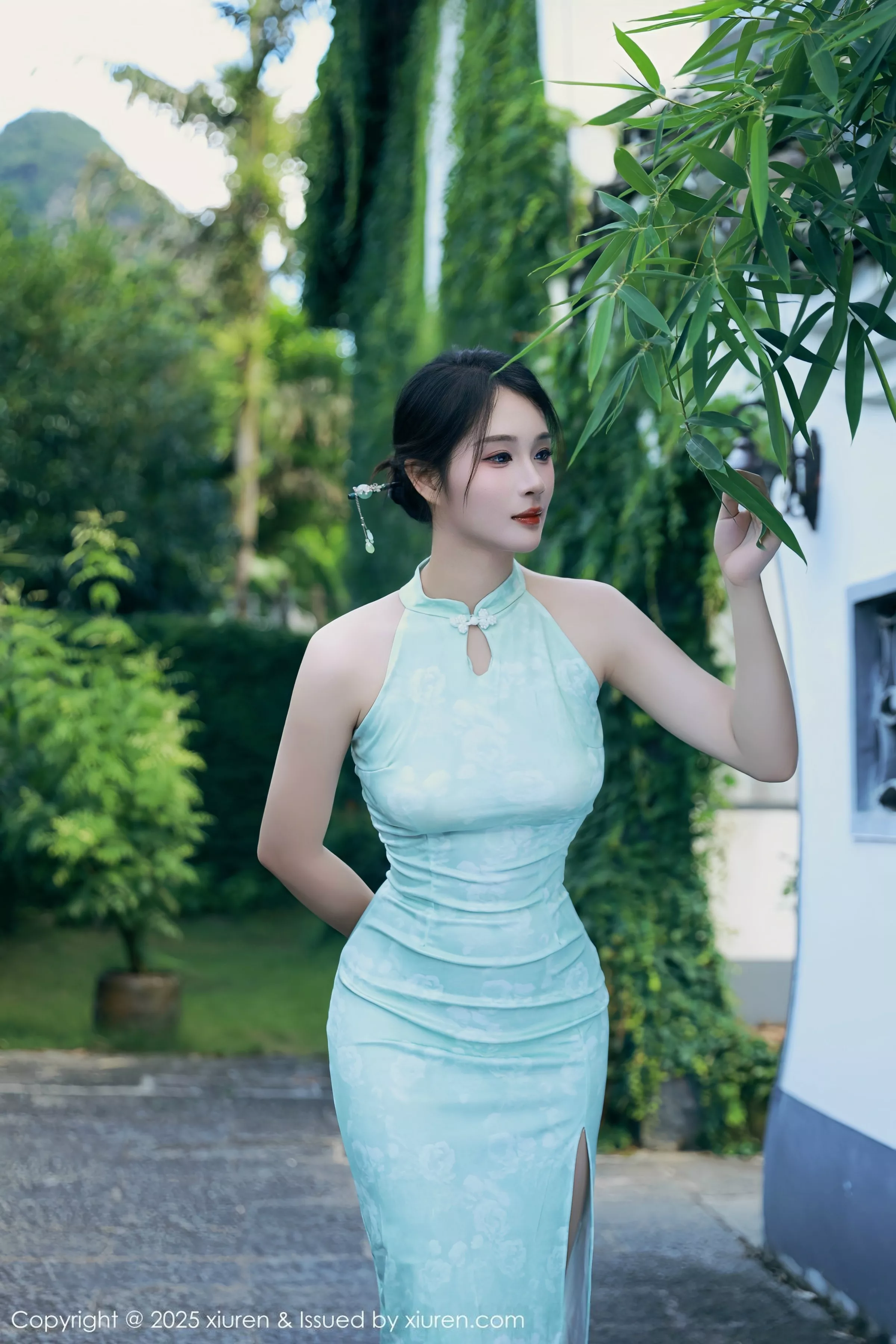 Xgyw.Org_[XiuRen秀人网]No.10538_模特南乔性感浅绿色旗袍服饰配超薄无内肉丝秀完美身材诱惑写真84P
