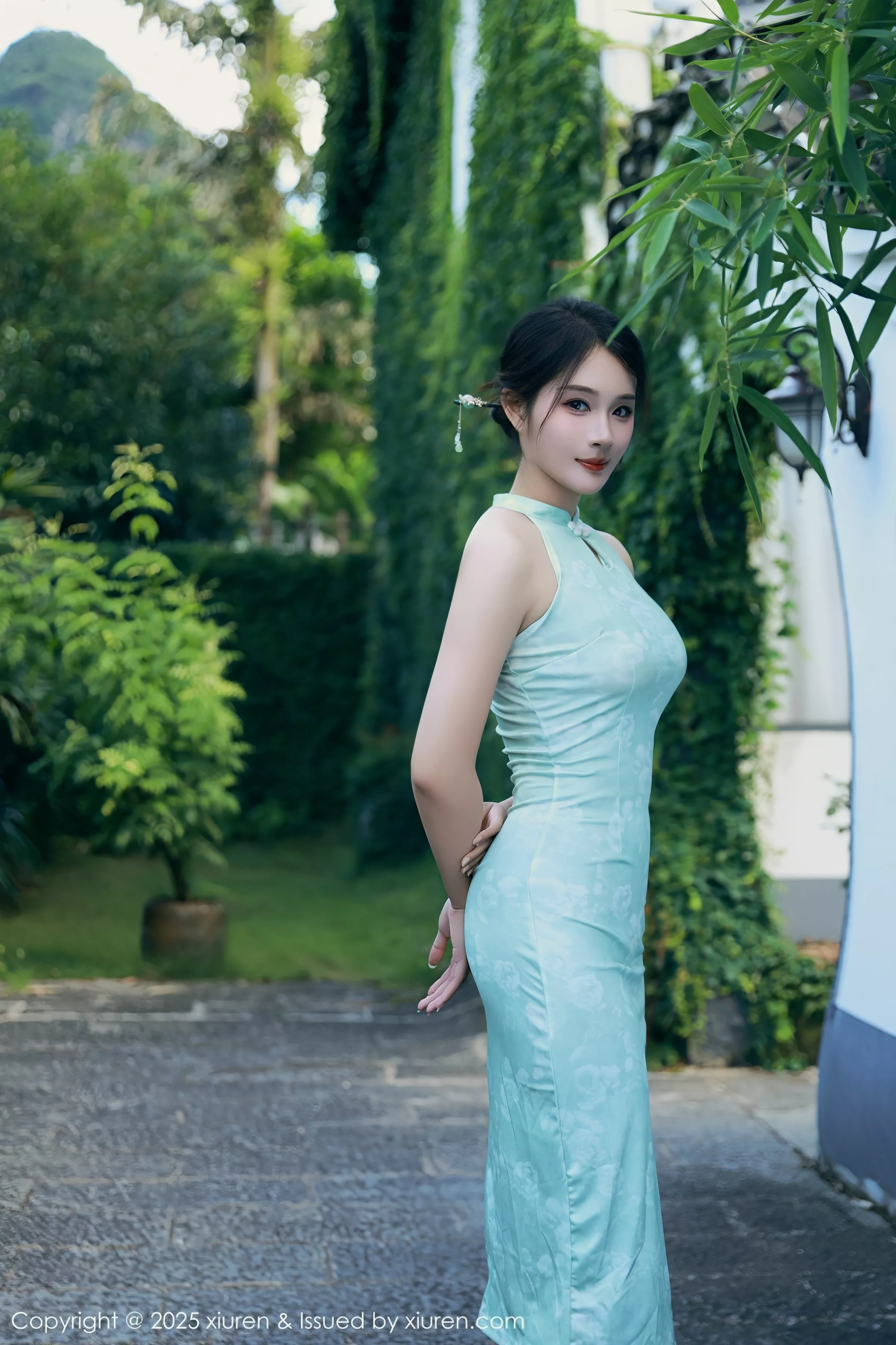 Xgyw.Org_[XiuRen秀人网]No.10538_模特南乔性感浅绿色旗袍服饰配超薄无内肉丝秀完美身材诱惑写真84P
