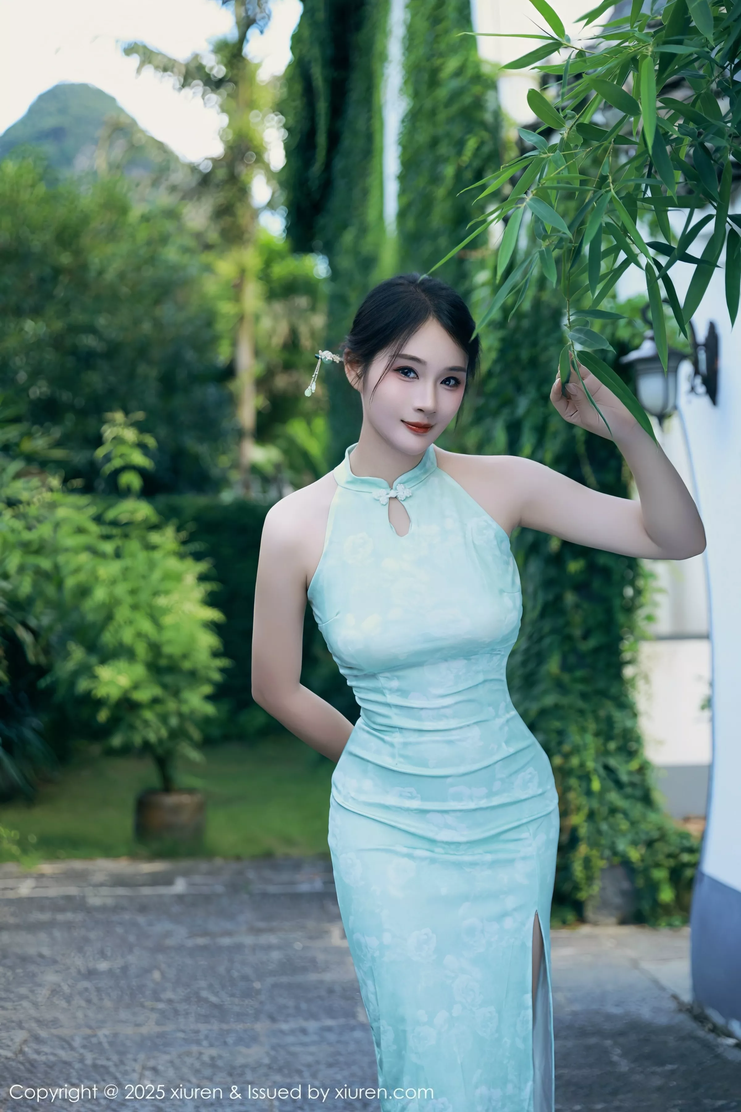 Xgyw.Org_[XiuRen秀人网]No.10538_模特南乔性感浅绿色旗袍服饰配超薄无内肉丝秀完美身材诱惑写真84P