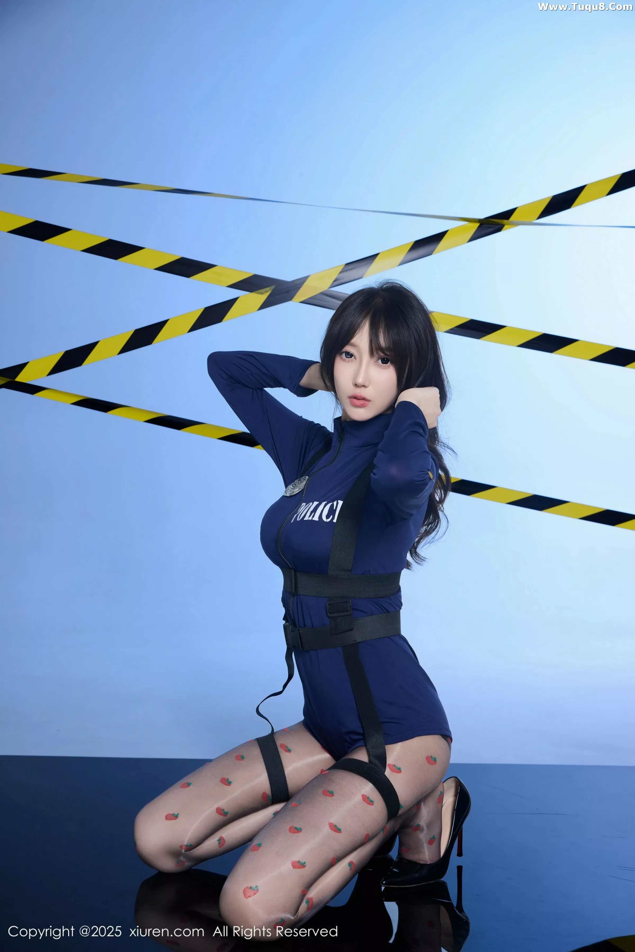 Xgyw.Org_[XiuRen秀人网]No.10544_模特玥儿玥er性感制服配草莓黑丝+胶带裹身秀曼妙身姿诱惑写真68P