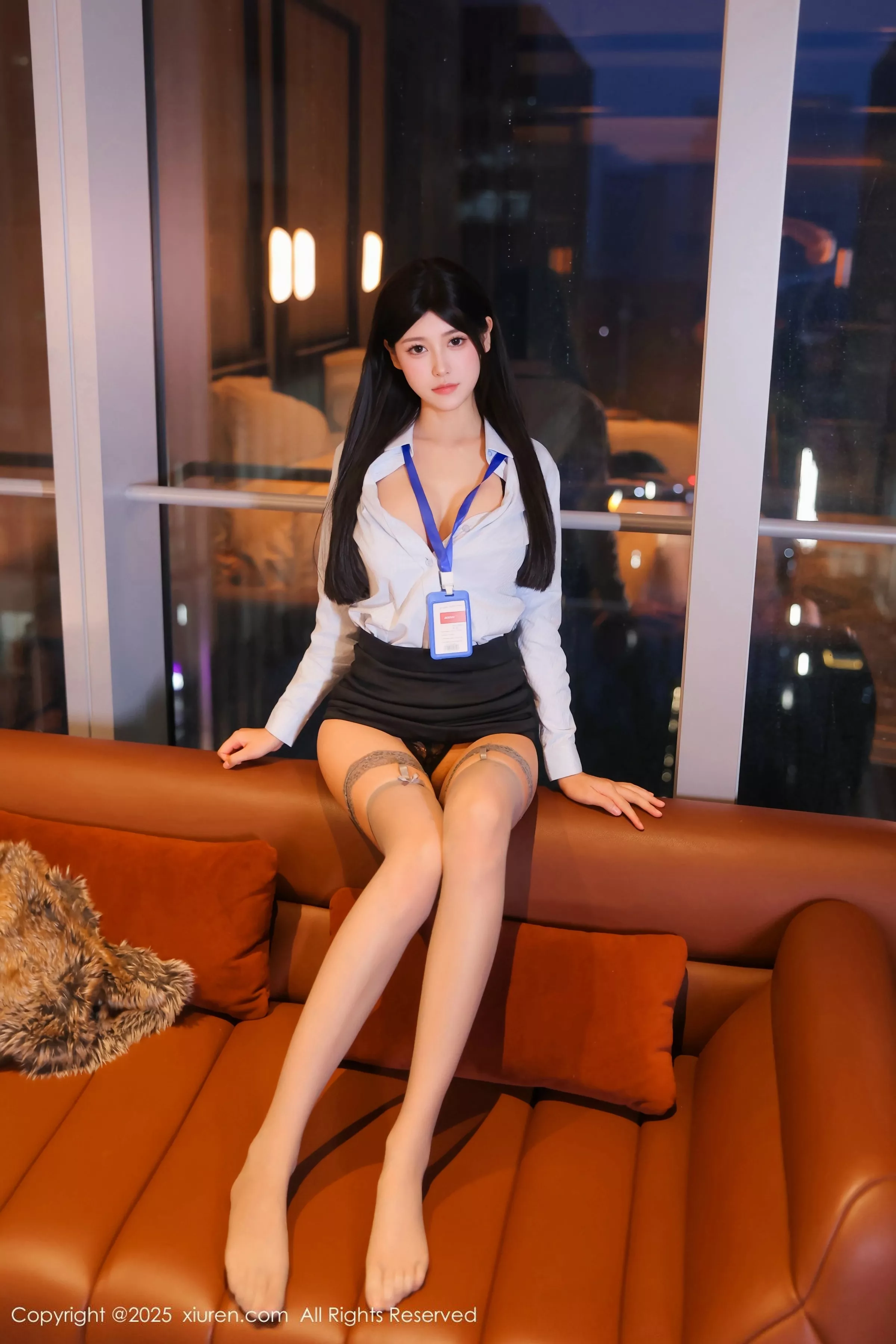 Xgyw.Org_[XiuRen秀人网]No.10440_模特余安安OL服饰露黑色情趣内衣配灰丝袜秀凹凸身材诱惑写真69P