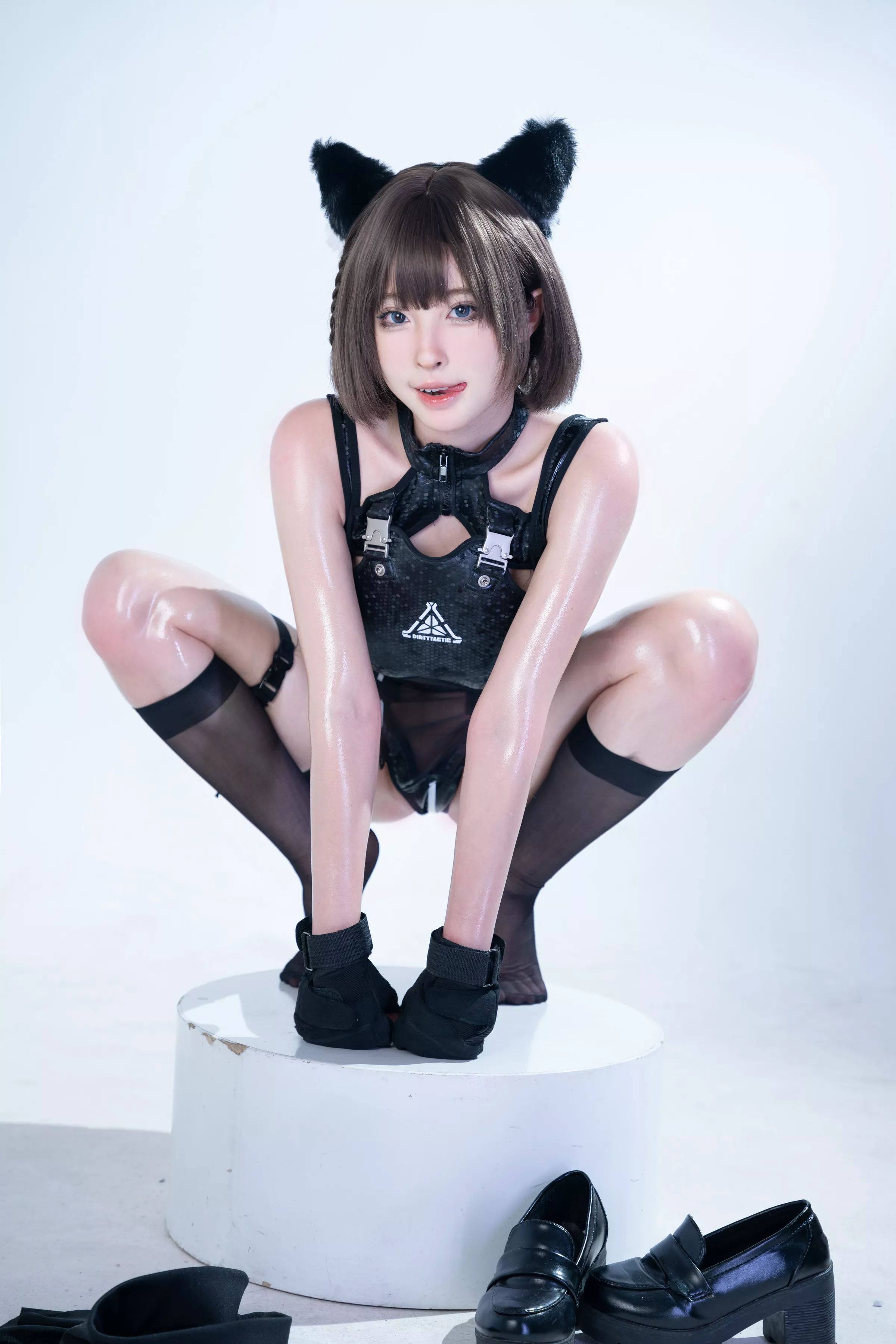 Xgyw.Org_Cos小姐姐幼爱youmeko喵武主题私房性感黑色情趣服饰配黑色丝袜秀翘臀美腿诱惑写真75P