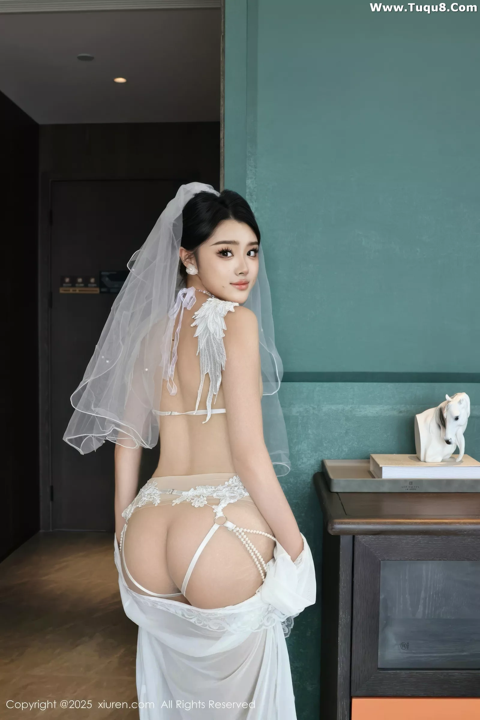 Xgyw.Org_[XiuRen秀人网]No.10559_新人模特糯梨子性感白色情趣婚纱配白色丝袜秀曼妙身姿诱惑写真70P