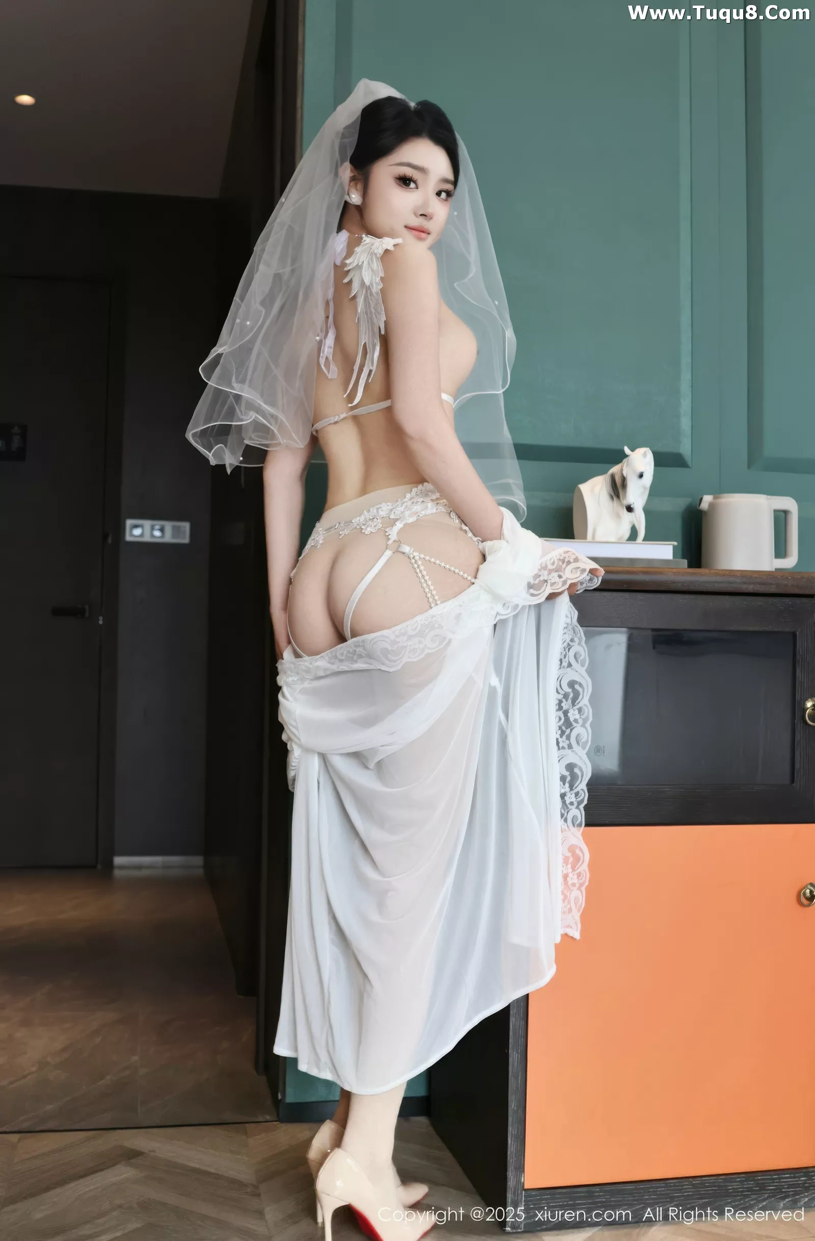 Xgyw.Org_[XiuRen秀人网]No.10559_新人模特糯梨子性感白色情趣婚纱配白色丝袜秀曼妙身姿诱惑写真70P