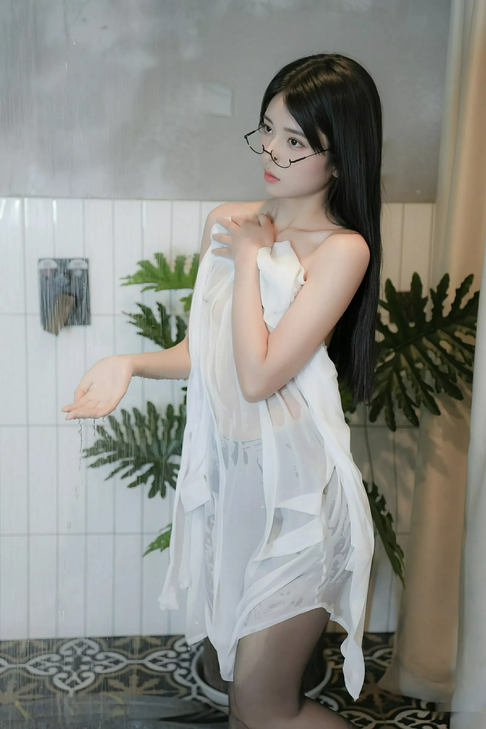 Xgyw.Org_[XiuRen秀人网]No.10601_模特美少女@性感白色衬衫配超薄无内黑丝秀柔美身姿诱惑写真51P
