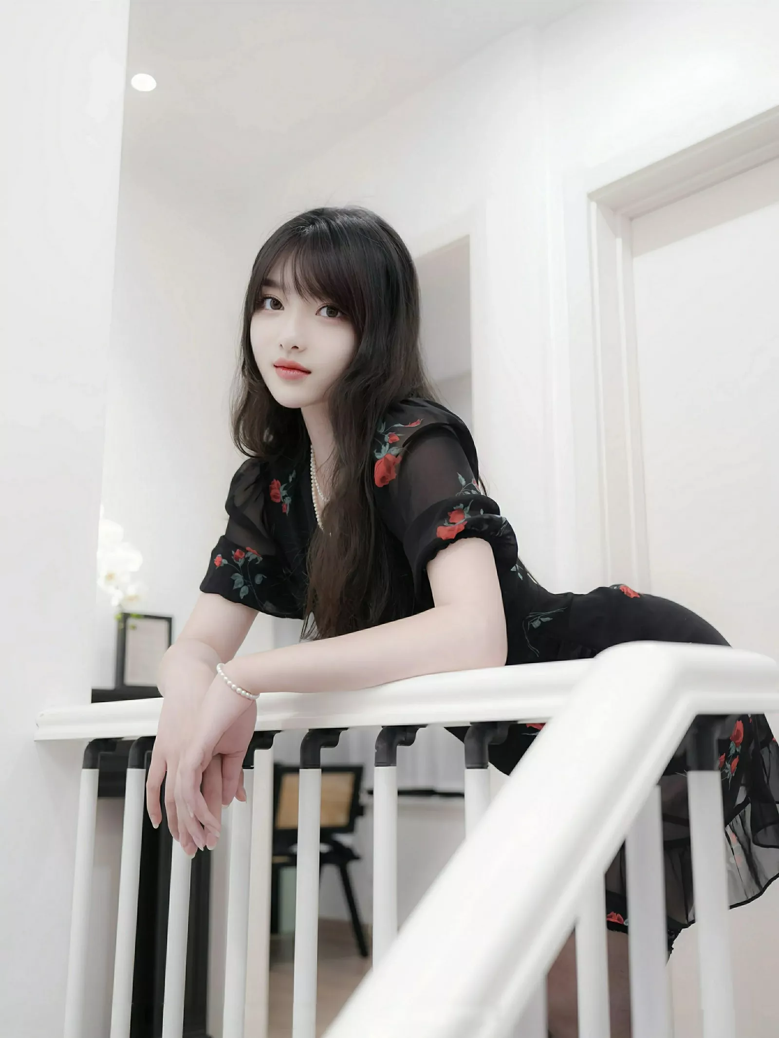 Xgyw.Org_[XiuRen秀人网]No.10586_模特白露lulu性感玫瑰黑裙露情趣内衣配黑丝袜秀曼妙身姿诱惑写真84P