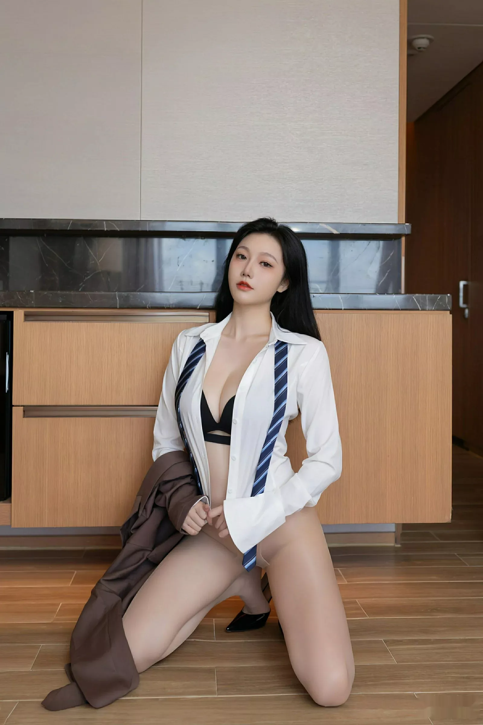 Xgyw.Org_[XiuRen秀人网]No.10571_模特安然anran学生服露黑色内衣配超薄肉丝秀曼妙身姿诱惑写真80P