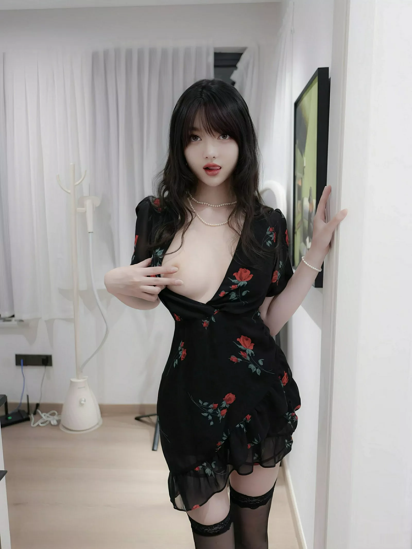 Xgyw.Org_[XiuRen秀人网]No.10586_模特白露lulu性感玫瑰黑裙露情趣内衣配黑丝袜秀曼妙身姿诱惑写真84P