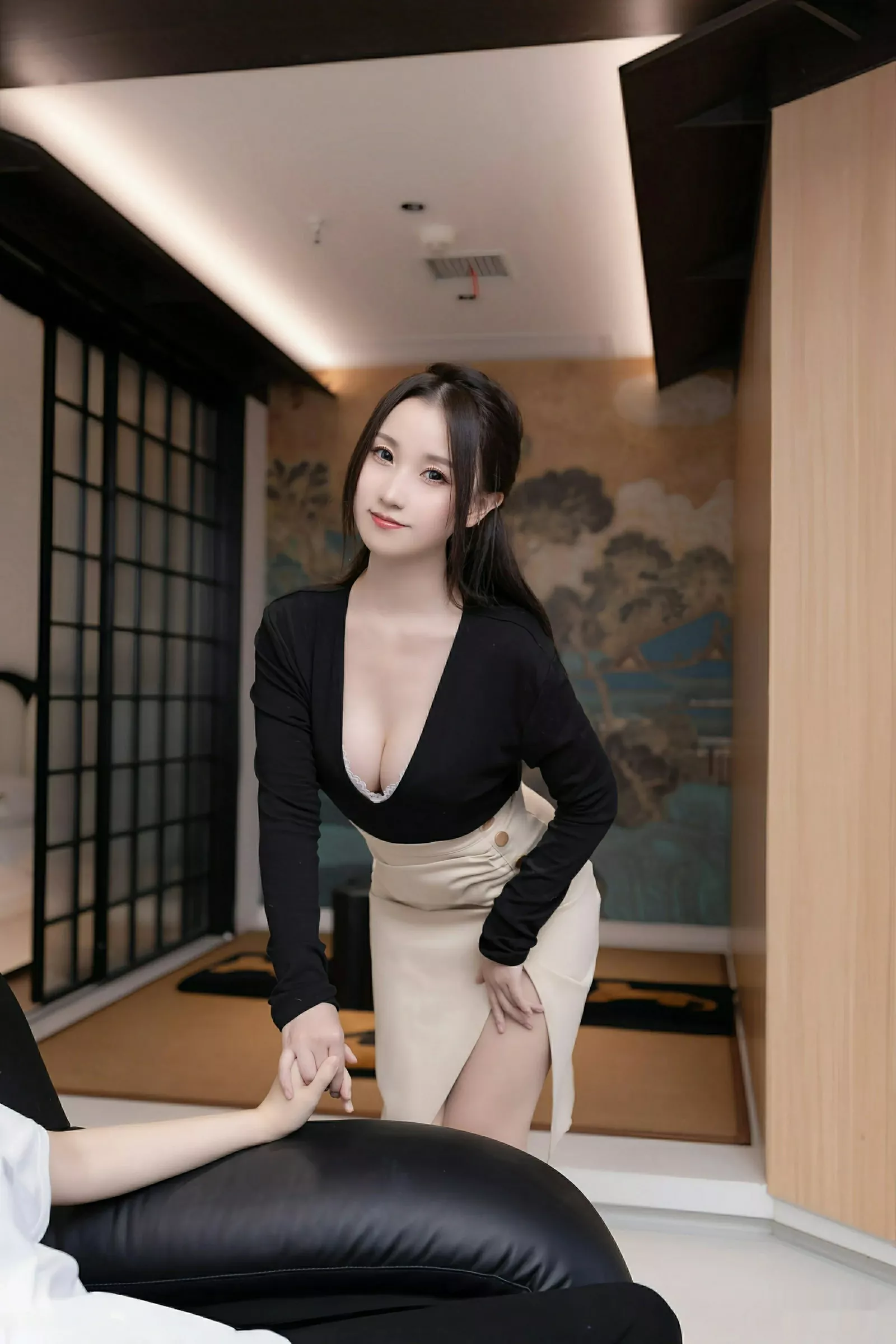 Xgyw.Org_[XiuRen秀人网]No.10576_模特杏子Yada性感黑色OL服饰露白色蕾丝内衣秀曼妙身姿诱惑写真81P