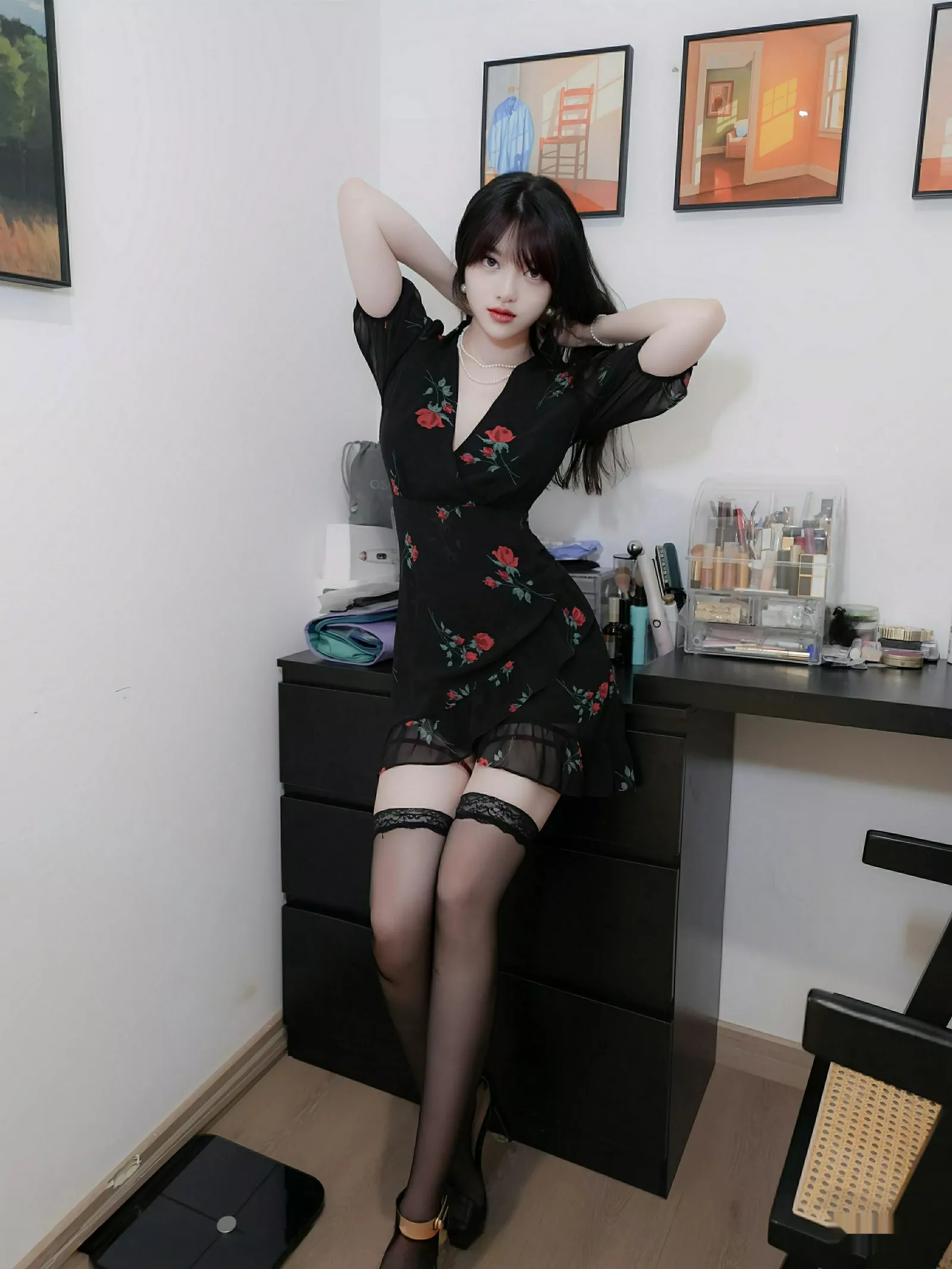 Xgyw.Org_[XiuRen秀人网]No.10586_模特白露lulu性感玫瑰黑裙露情趣内衣配黑丝袜秀曼妙身姿诱惑写真84P