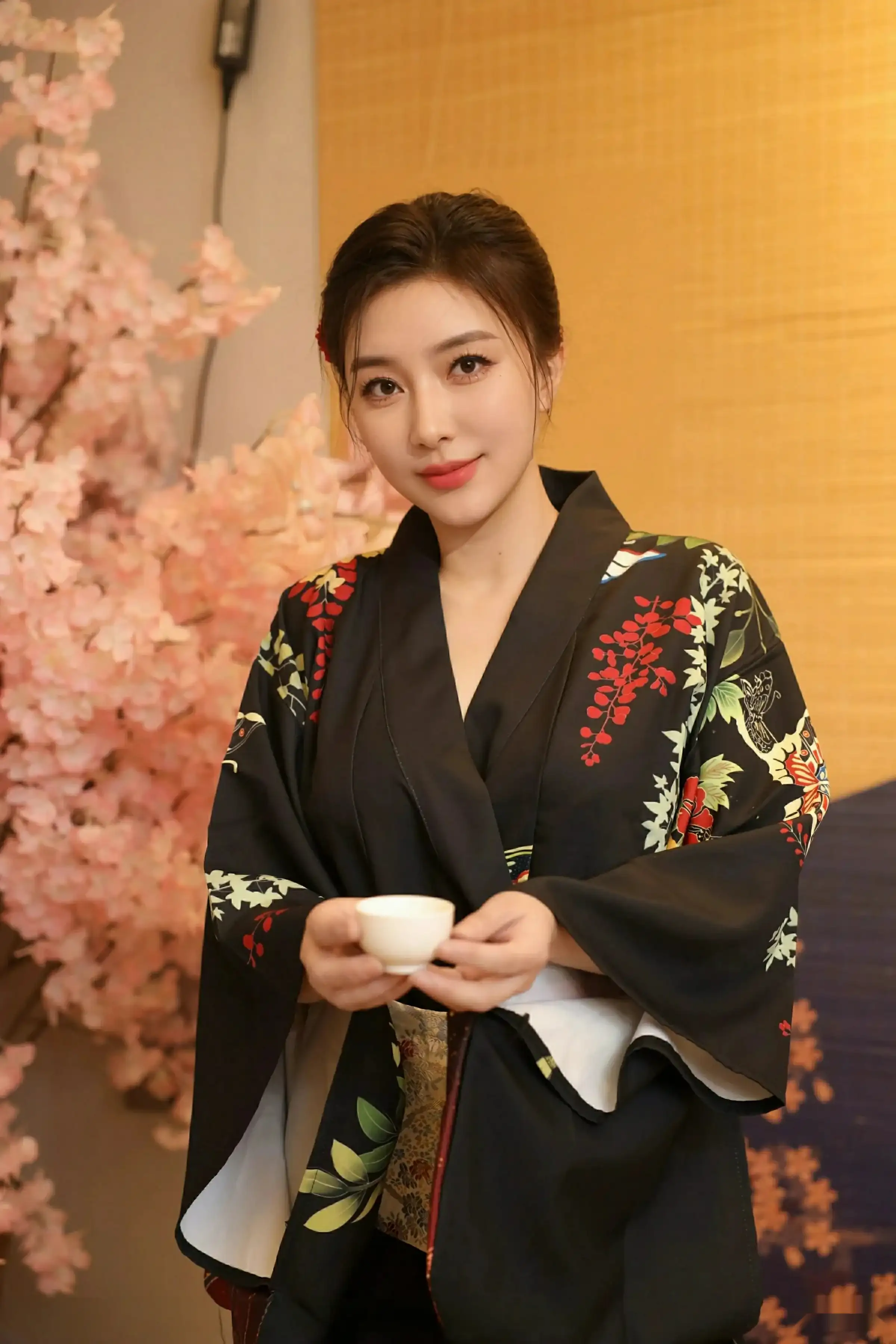 Xgyw.Org_[XiuRen秀人网]No.10627_模特苏一诺性感日系黑色服饰露红色内衣秀曼妙身材迷人诱惑写真80P