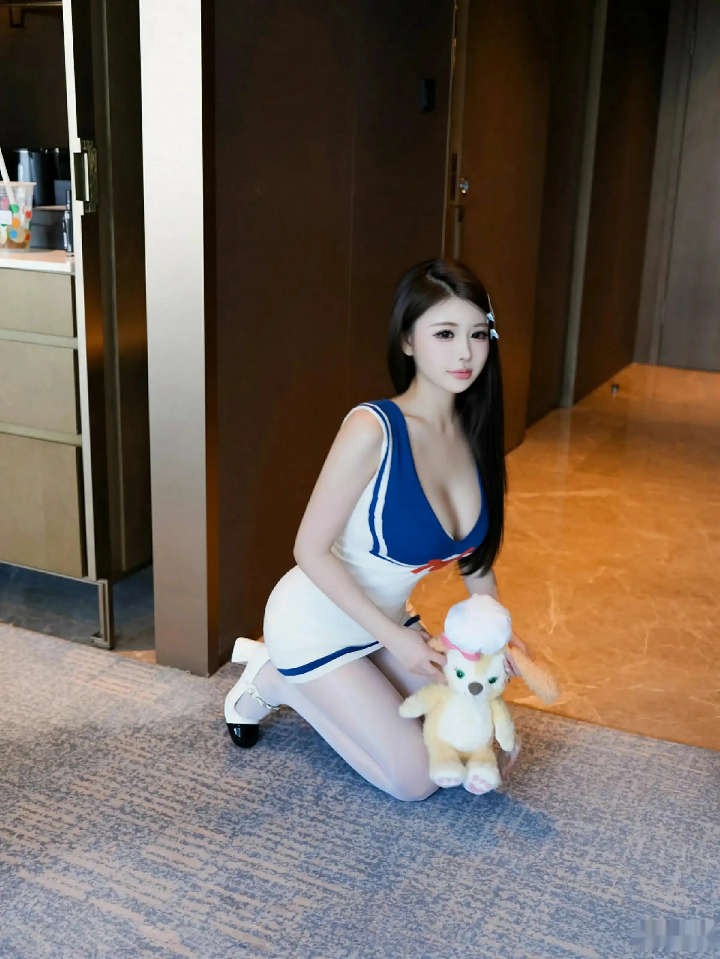 Xgyw.Org_[XiuRen秀人网]No.10628_模特甜妮性感连衣短裙露粉色内衣配白色丝袜秀丰腴身材诱惑写真71P