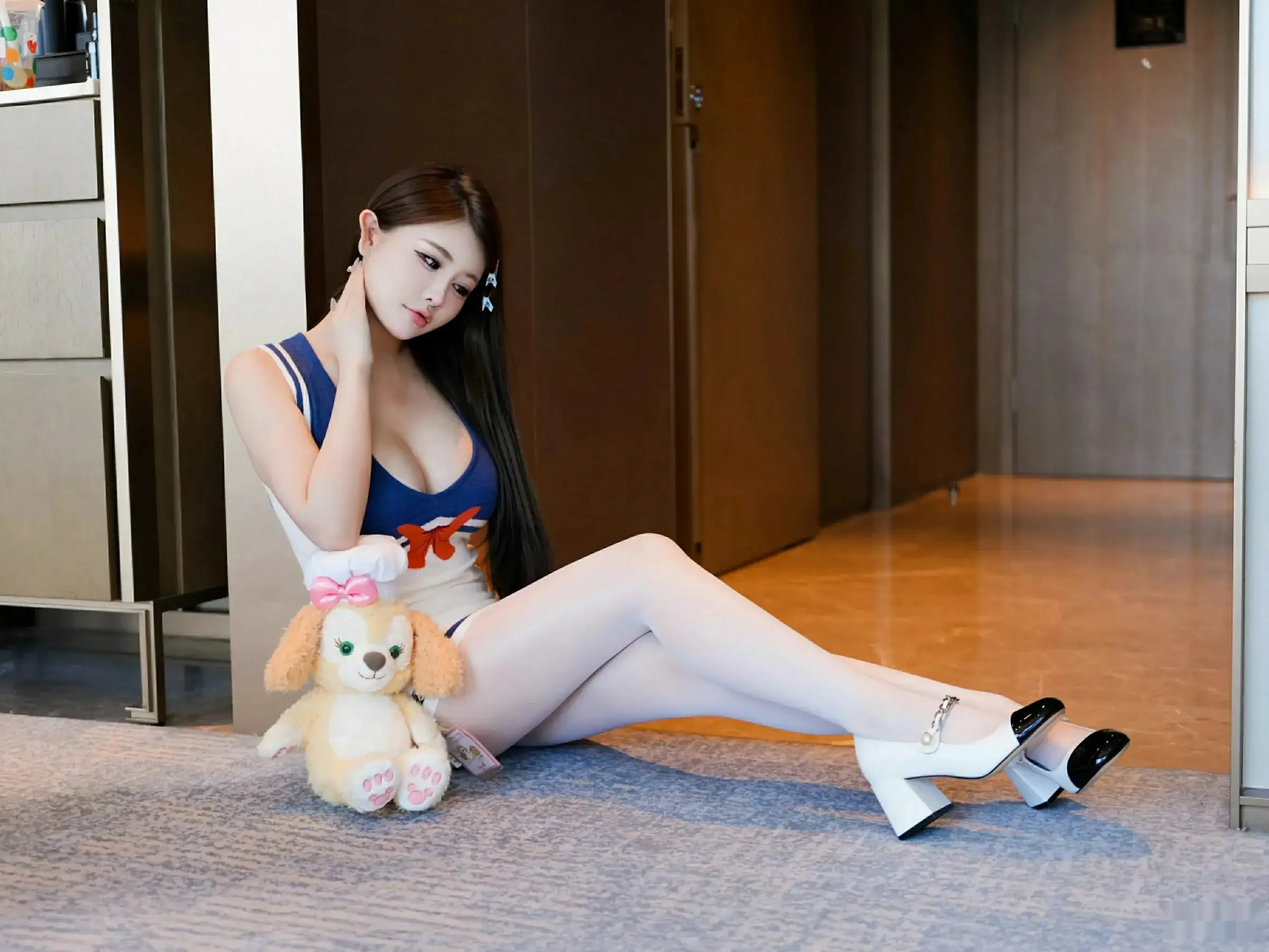 Xgyw.Org_[XiuRen秀人网]No.10628_模特甜妮性感连衣短裙露粉色内衣配白色丝袜秀丰腴身材诱惑写真71P