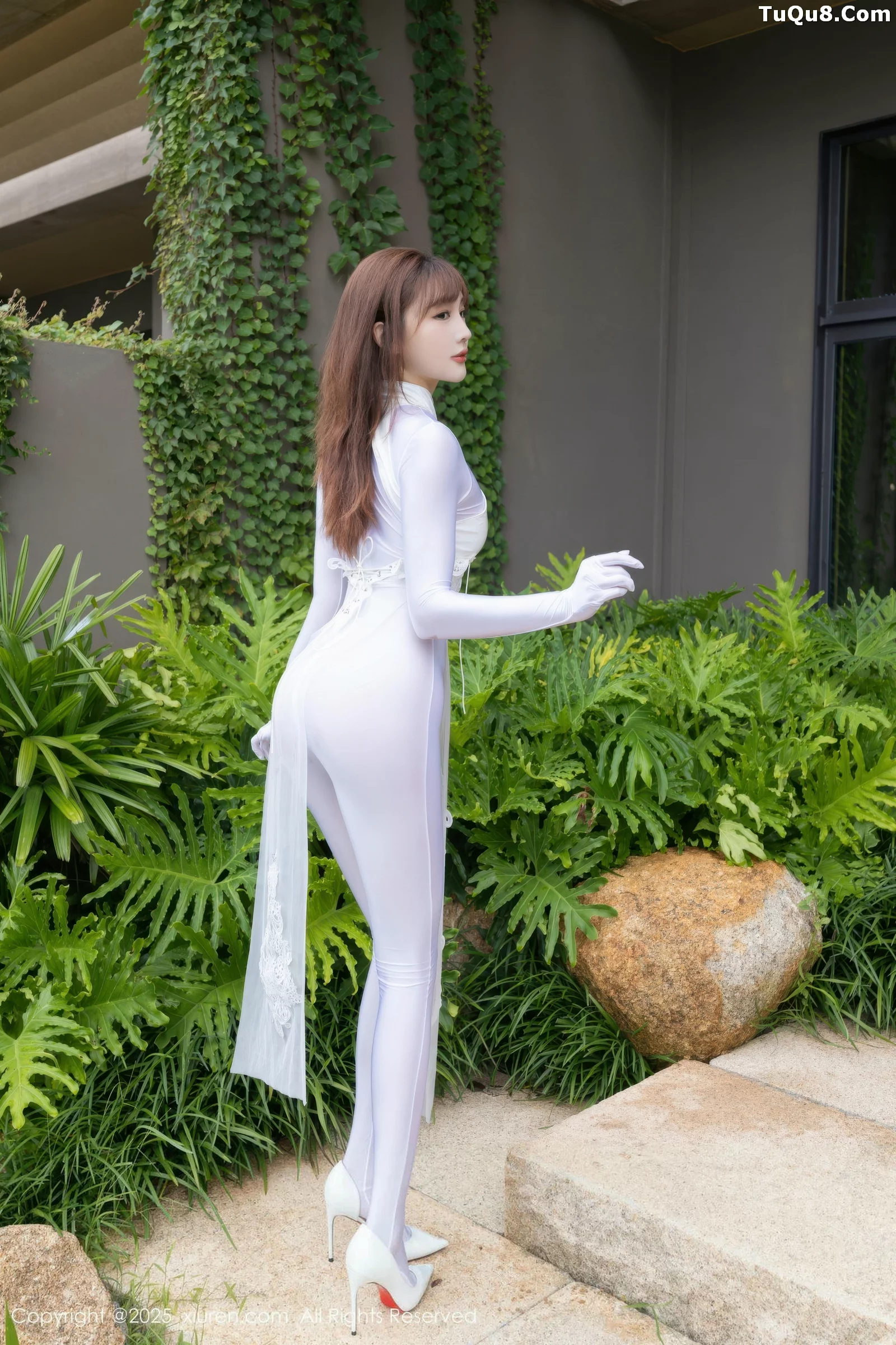 Xgyw.Org_[XiuRen秀人网]No.10704_模特陆萱萱性感白色情趣旗袍露白色连体衣秀完美身材诱惑写真80P