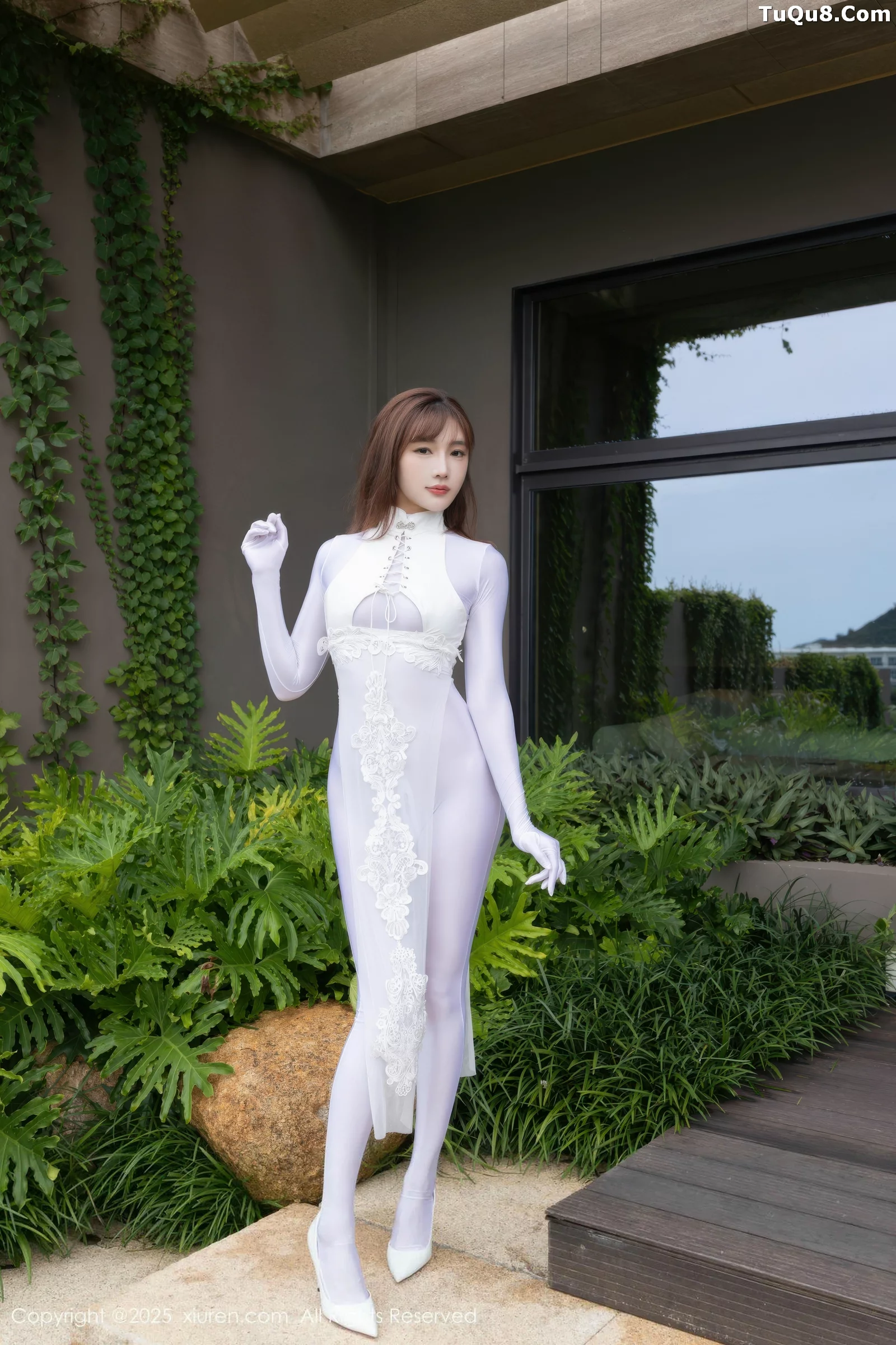 Xgyw.Org_[XiuRen秀人网]No.10704_模特陆萱萱性感白色情趣旗袍露白色连体衣秀完美身材诱惑写真80P