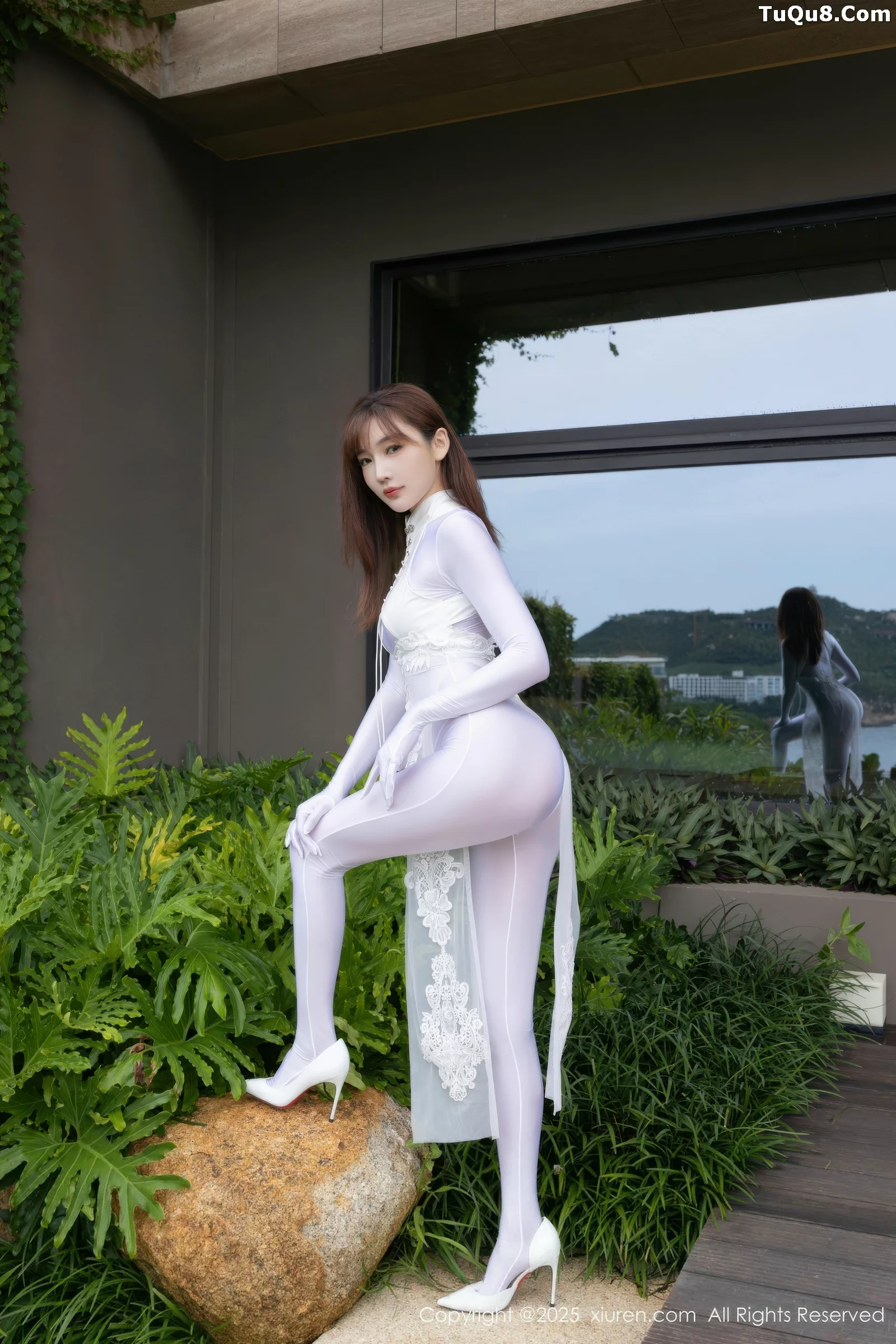 Xgyw.Org_[XiuRen秀人网]No.10704_模特陆萱萱性感白色情趣旗袍露白色连体衣秀完美身材诱惑写真80P