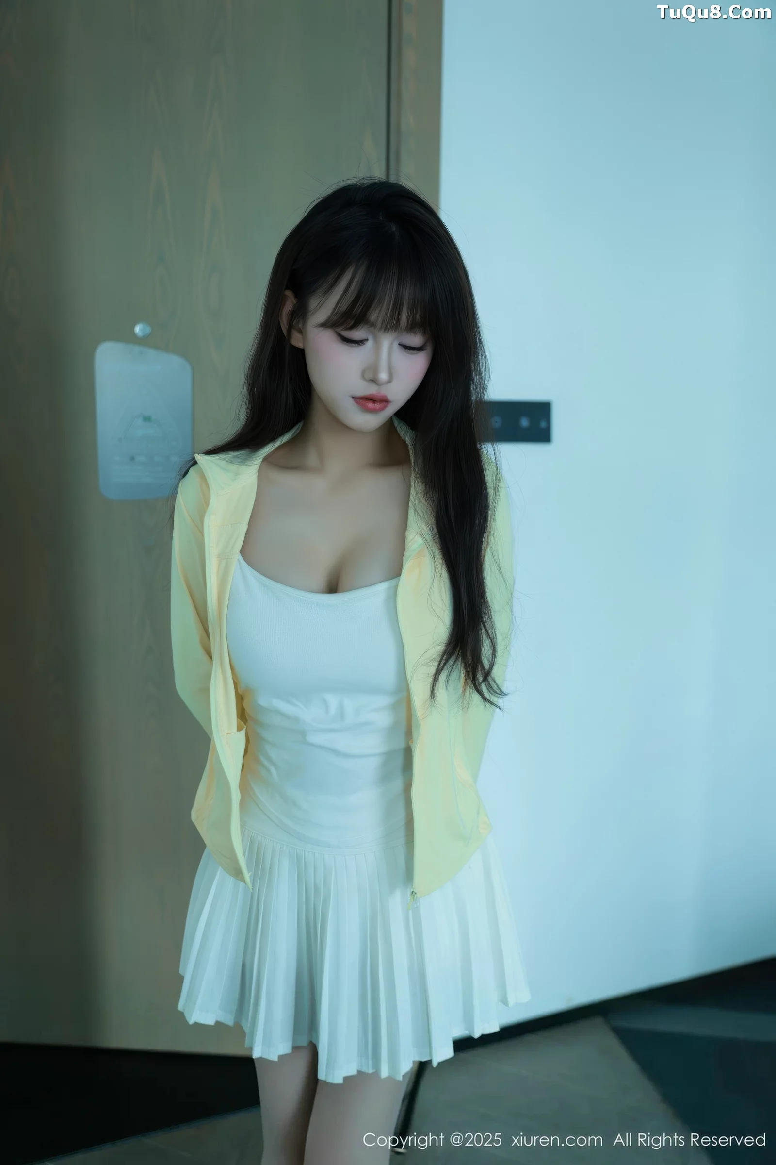 Xgyw.Org_[XiuRen秀人网]No.10702_模特糯咪性感白色低胸连衣短裙配白色丝袜秀完美身材诱惑写真82P