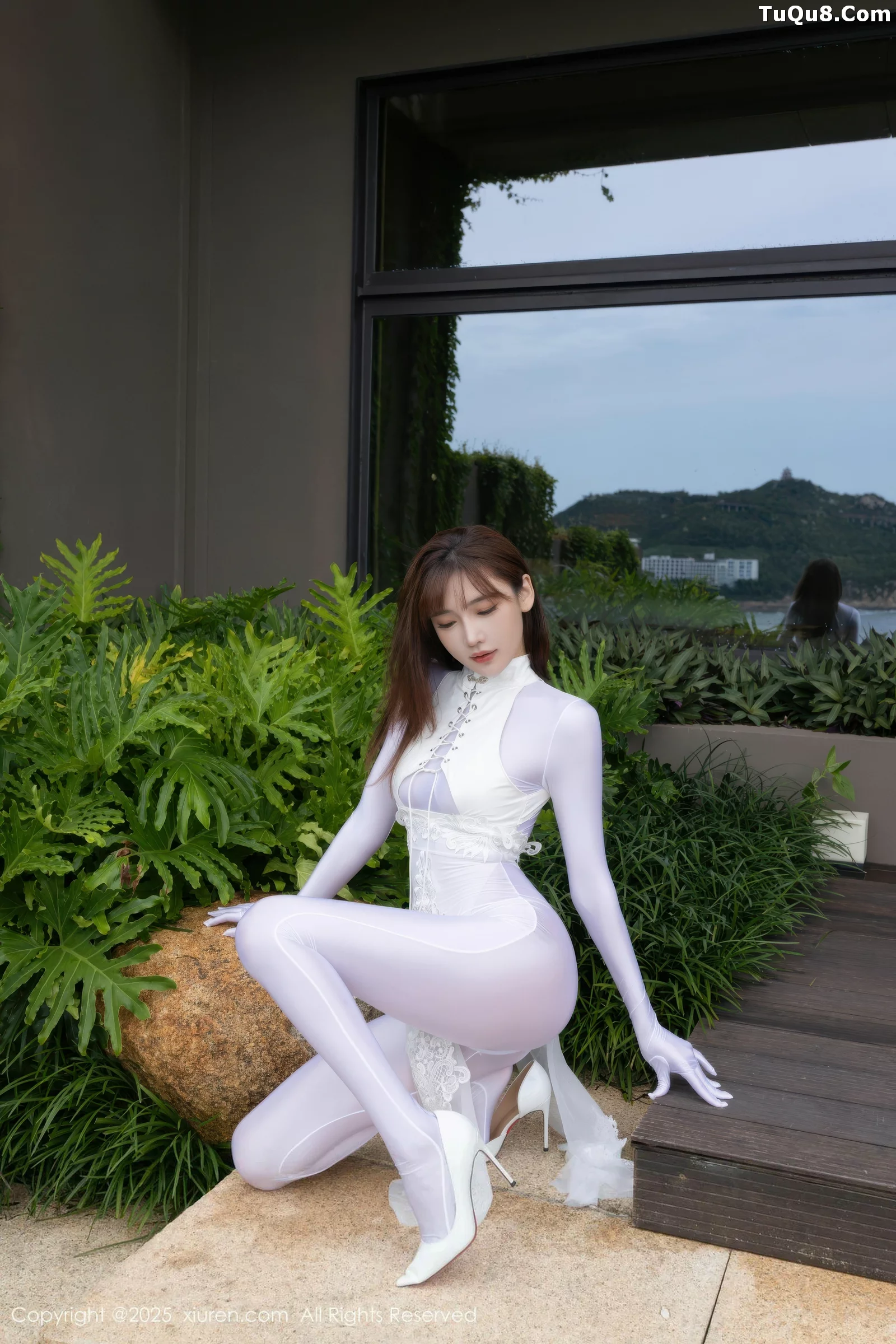 Xgyw.Org_[XiuRen秀人网]No.10704_模特陆萱萱性感白色情趣旗袍露白色连体衣秀完美身材诱惑写真80P