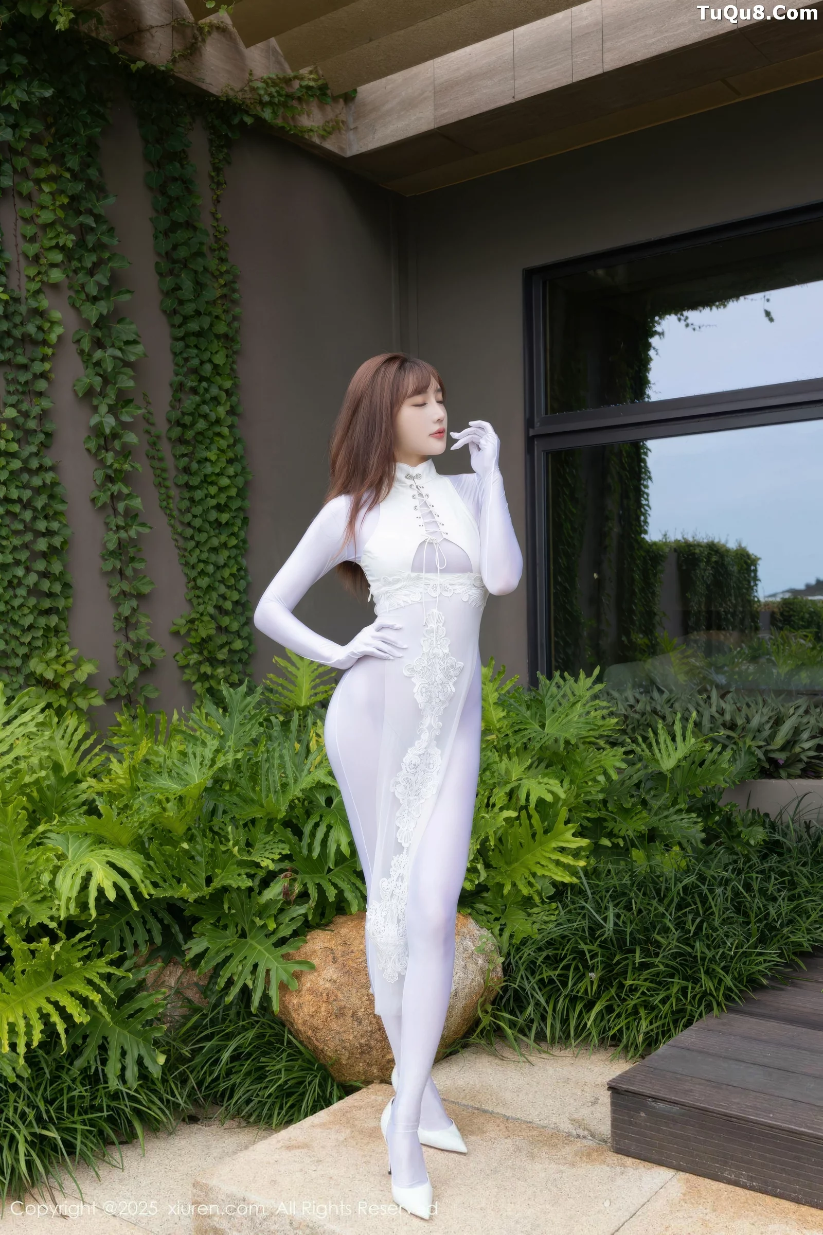 Xgyw.Org_[XiuRen秀人网]No.10704_模特陆萱萱性感白色情趣旗袍露白色连体衣秀完美身材诱惑写真80P