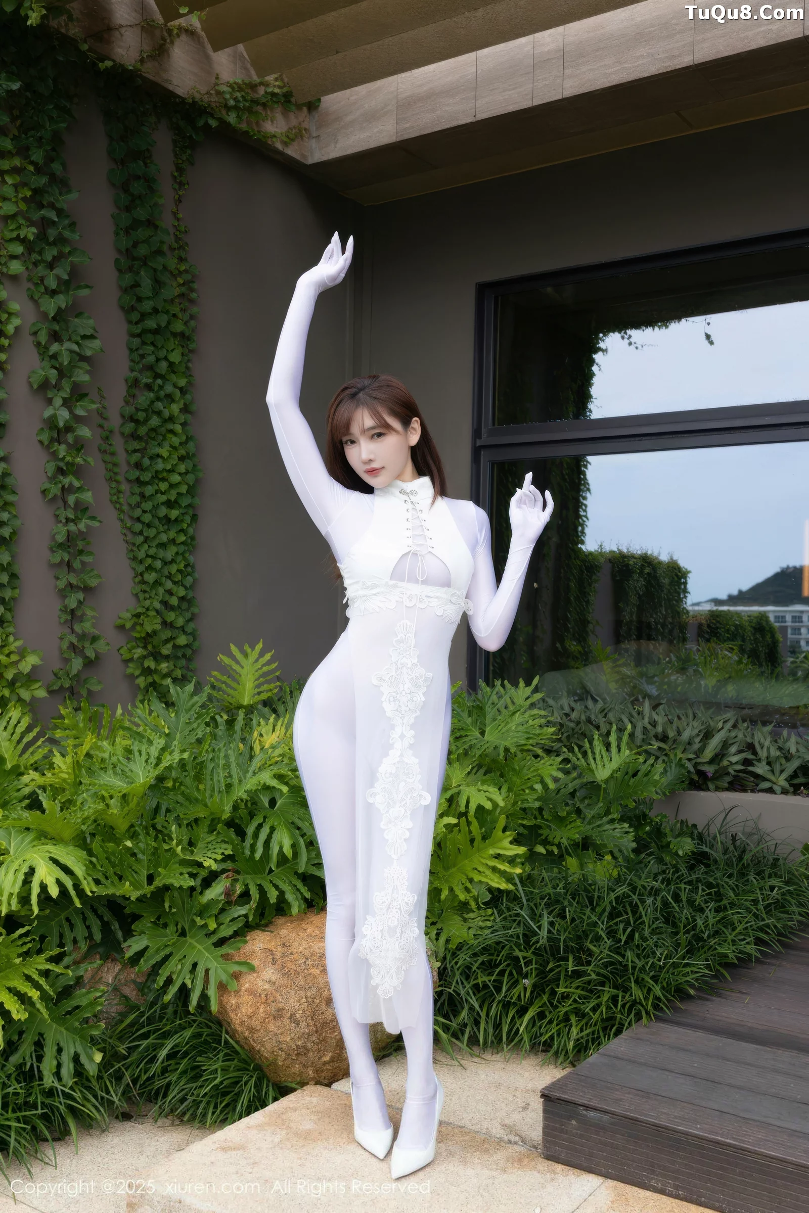 Xgyw.Org_[XiuRen秀人网]No.10704_模特陆萱萱性感白色情趣旗袍露白色连体衣秀完美身材诱惑写真80P