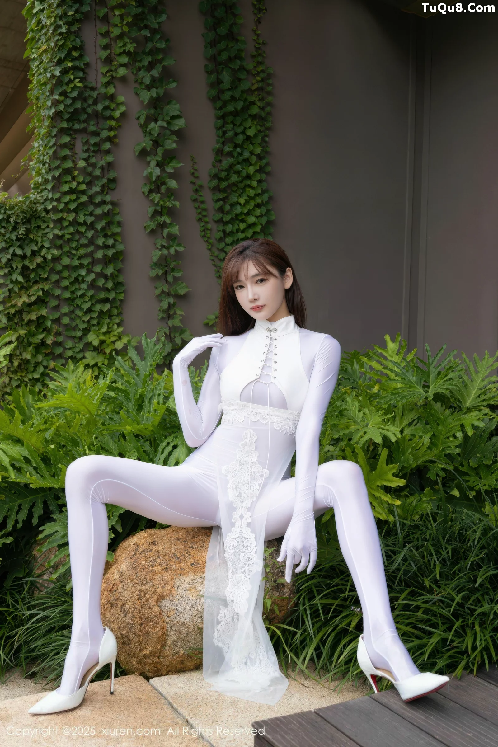 Xgyw.Org_[XiuRen秀人网]No.10704_模特陆萱萱性感白色情趣旗袍露白色连体衣秀完美身材诱惑写真80P
