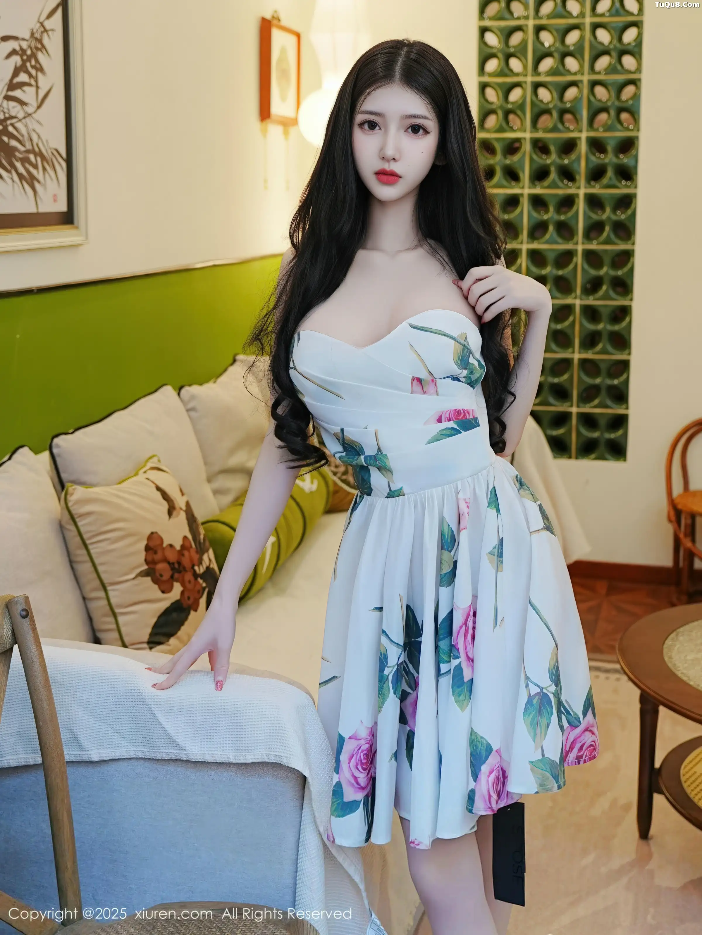 Xgyw.Org_[XiuRen秀人网]No.11051_模特白小蝶性感浅色连衣短裙配超薄肉丝秀完美曲线迷人诱惑写真72P