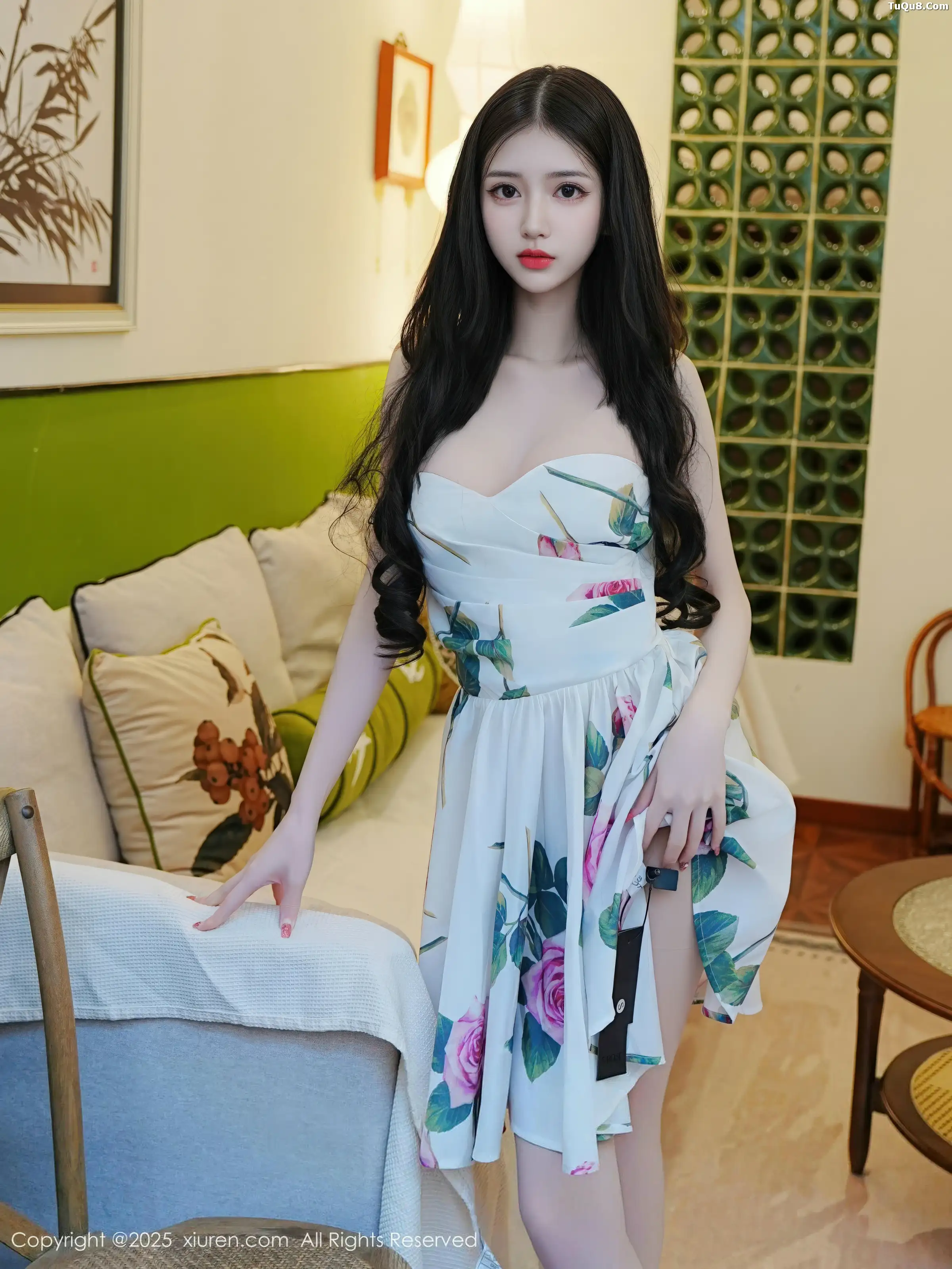 Xgyw.Org_[XiuRen秀人网]No.11051_模特白小蝶性感浅色连衣短裙配超薄肉丝秀完美曲线迷人诱惑写真72P