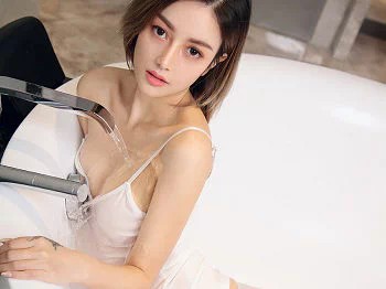 [Ugirls爱尤物]No.1326_嫩模夏瑶瑶私房白色吊带背心浴缸里湿身透视诱惑写真35P