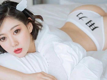 [HuaYang花漾]Vol.167_嫩模艺轩私房床上性感内衣秀完美身材用力内裤撩人诱惑写真50P