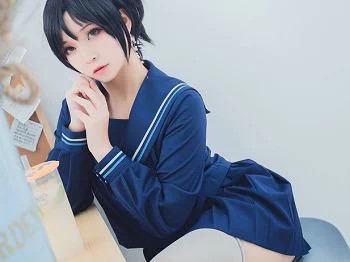 [喵糖映画]Vol.010_学生制服美女居家私房性感灰丝长袜秀美腿迷人写真40P