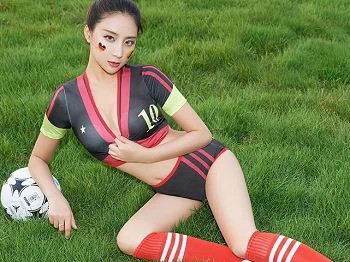 [YouMei尤美]Vol.021_嫩模筱慧绿茵场上性感德国队球衣秀完美身材诱人写真13P