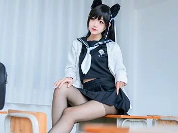 [喵糖映画]SPL.009_性感美少女私房犬JK制服黑短裙配黑丝裤袜秀美腿诱惑写真40P