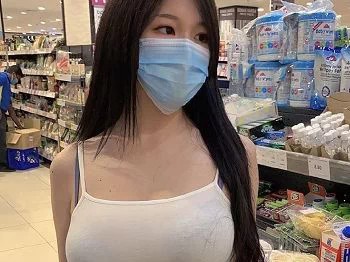 口罩美少妇户外性感服饰秀完美身材傲人豪乳诱惑写真9P