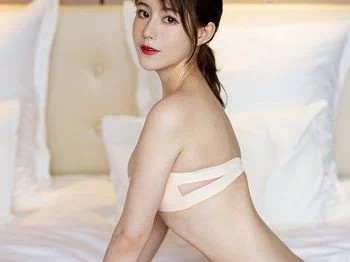 XiuRen第2350期_嫩模yoo优优浅色秘书装半脱露性感内衣秀完美身材诱惑写真56P