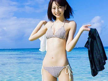 日本女星武田玲奈海边上演湿身诱惑写真14P
