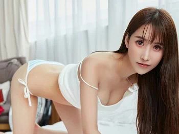 [YouMi尤蜜]Vol.556_嫩模婷婷私房性感白色吊带低胸秀豪乳半球撩人诱惑写真25P