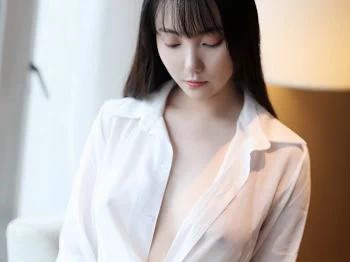 XiuRen第3076期_嫩模揉揉肉肉白衬衫黑短裙主题半脱真空露白嫩豪乳撩人诱惑写真39P