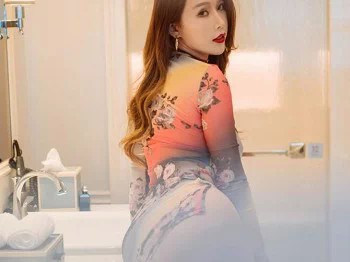[HuaYang花漾]Vol.370_女神Egg-尤妮丝厦门旅拍薄透服饰配开档肉丝秀豪乳翘臀诱惑写真51P