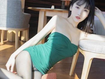 XiuRen第3167期_嫩模陆萱萱私房半脱露性感内衣超薄黑丝裤袜秀翘臀撩人诱惑写真72P