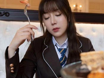XiuRen第3176期_女神王雨纯厦门旅拍下午茶主题酒店剧情循序渐进发展诱惑写真70P