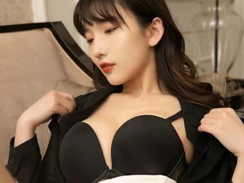 XiuRen第3283期_嫩模陆萱萱成都旅拍主播另一面主题半脱露性感内衣迷人诱惑写真78P