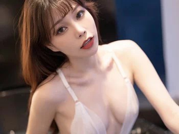 XiuRen第3472期_女神芝芝Booty浴室白色蕾丝情趣内衣牛奶浴极致诱惑写真70P