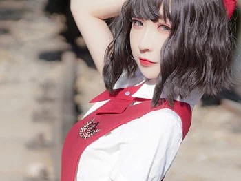[喵糖映画]Vol.444_红色JK裙美少女户外太阳伞下秀完美身材靓丽迷人写真39P
