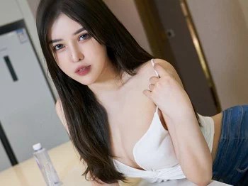 XiuRen第3702期_模特韩静安私房白色吊带配紧身牛仔裤露黑丝裤袜极致魅惑写真42P