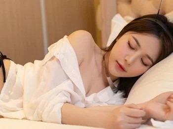 XiuRen第3798期_模特鱼子酱Fish机器人女友主题真空白衬衣秀惹火身材诱惑写真77P