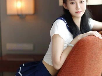 [MFStar模范学院]Vol.526_模特一颗甜蛋黄a私房性感JK制服半脱秀翘臀美腿诱惑写真50P