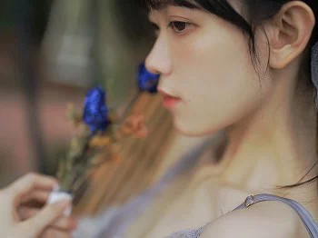 [艺图语]Vol.003_模特小熊夏末的阴天主题私房床上性感低胸蕾丝睡衣迷人写真26P